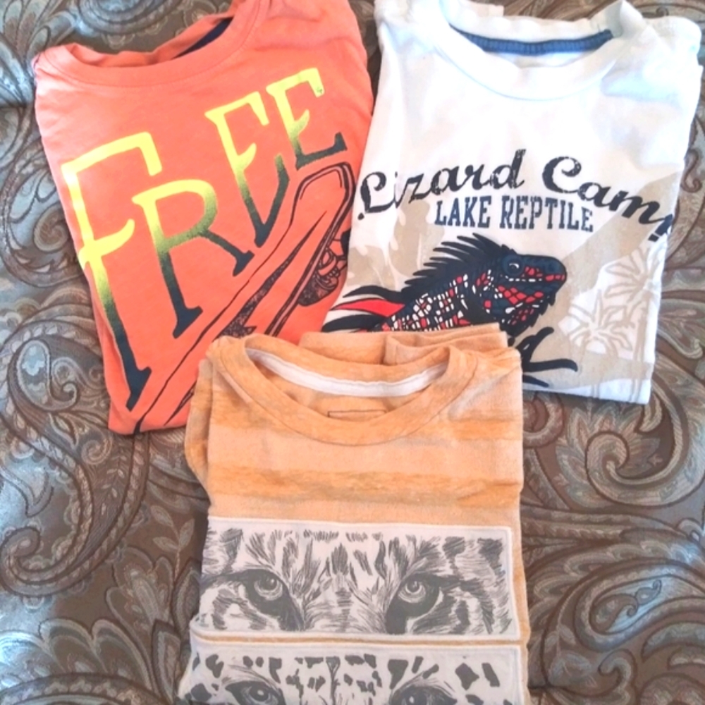 3 Boys tshirts